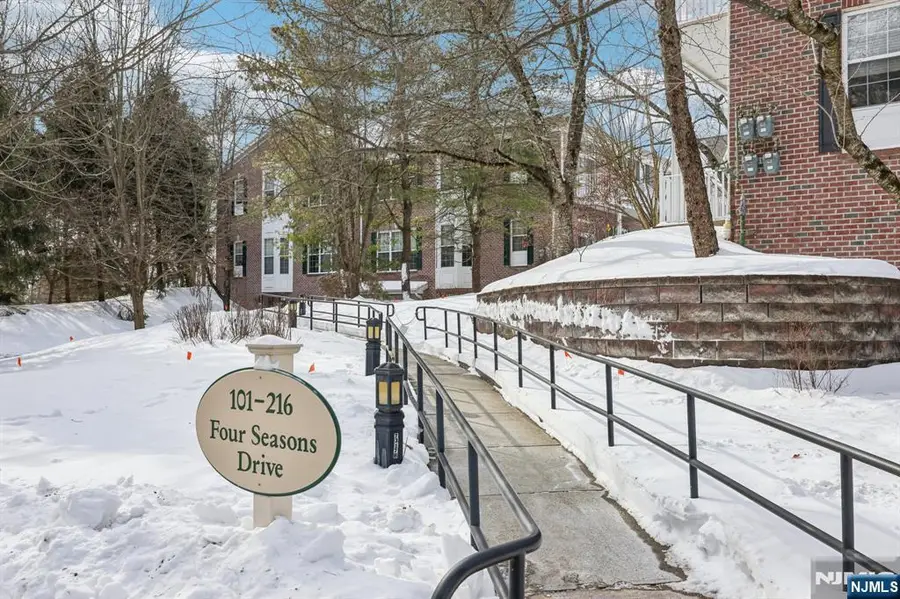 109 Four Seasons Drive 109, Wayne, NJ 07470 - Image #2