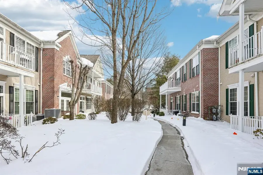 109 Four Seasons Drive 109, Wayne, NJ 07470 - Image #3