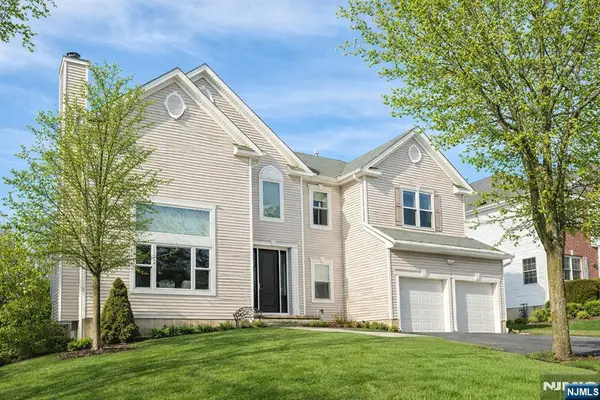 11 Winding Ridge Road, Jefferson Township, NJ 07849