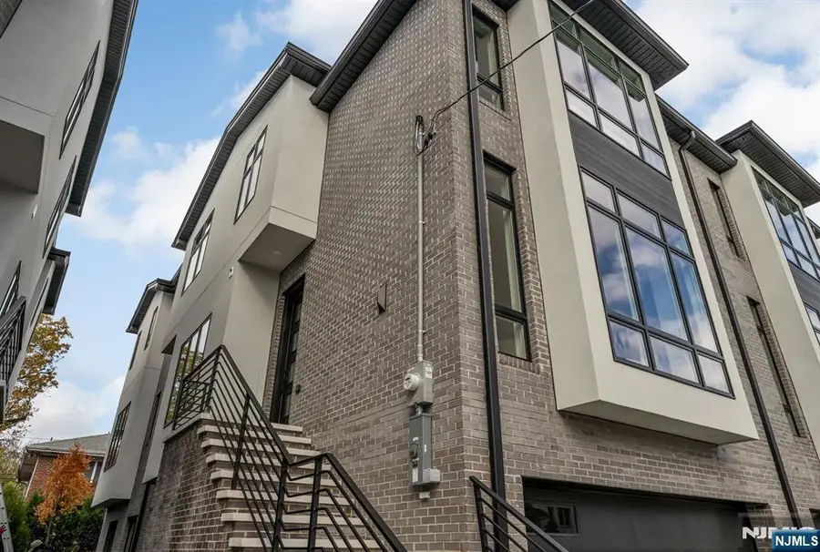 2447 Camner, Fort Lee, NJ 07024 - #2