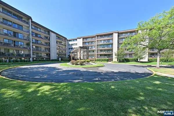 521 Piermont Avenue 417A, River Vale, NJ 07675