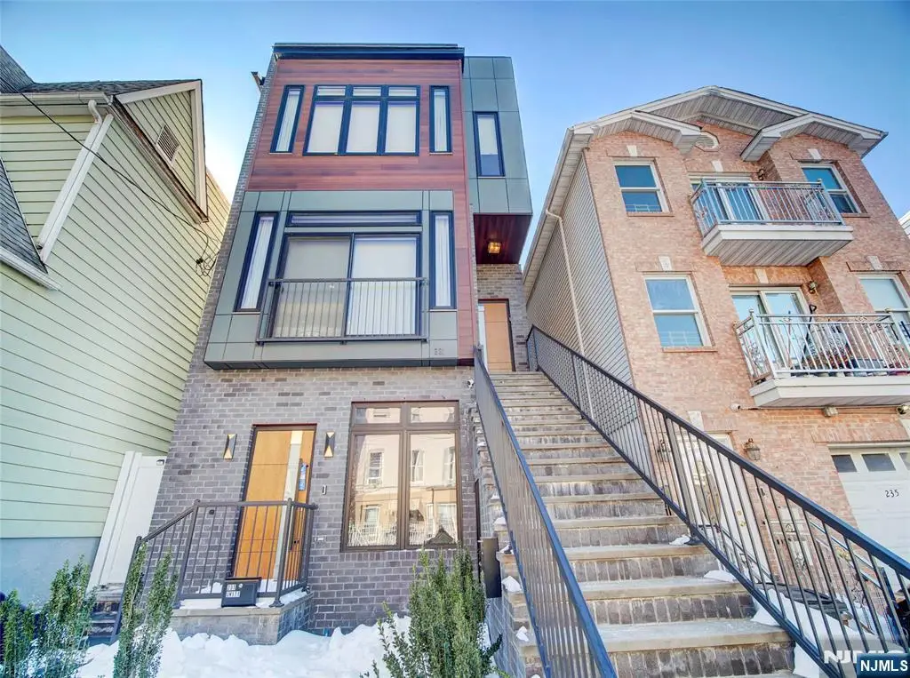 231 Clinton Avenue 2, Jersey City, NJ 07304 - #1