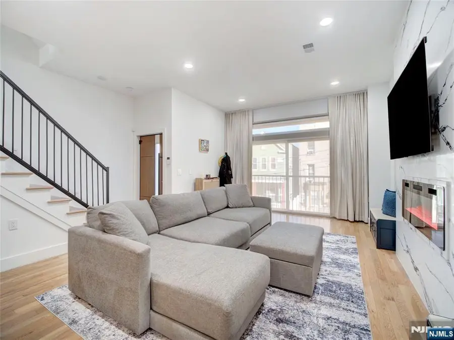 231 Clinton Avenue 2, Jersey City, NJ 07304 - #3