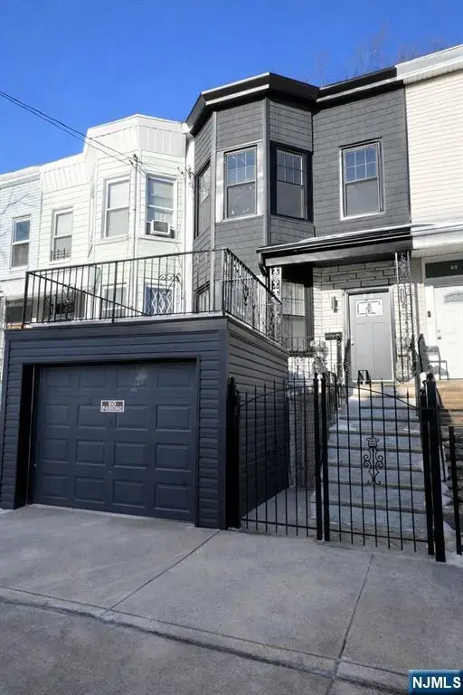 41 Arlington Avenue, Jersey City, NJ 07305