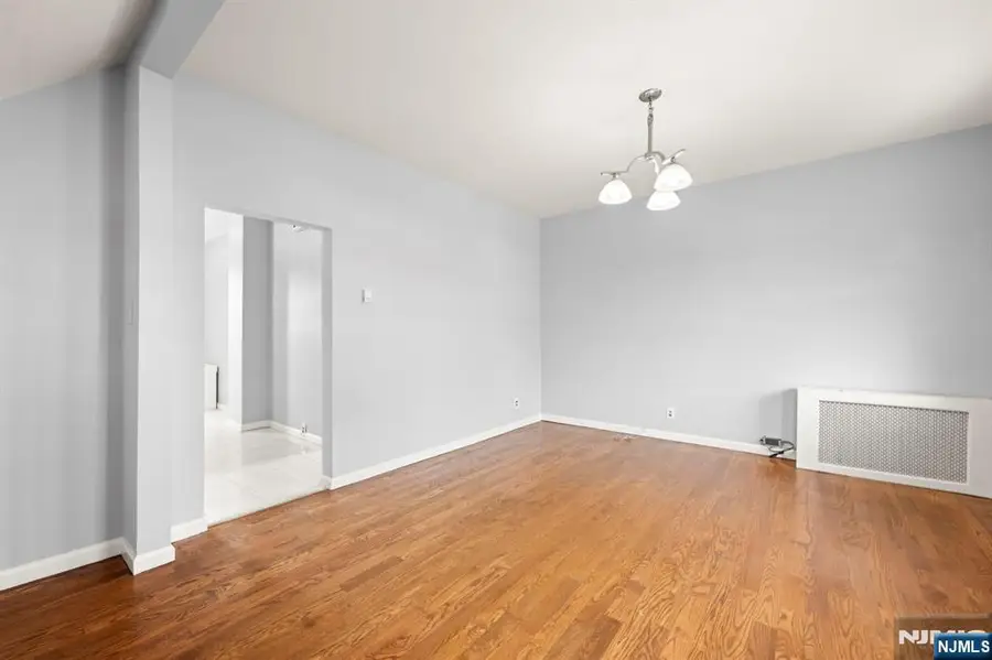 16 Loretta Street, Clifton, NJ 07011 - #3