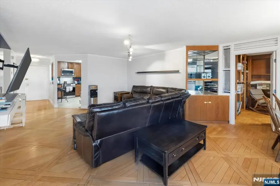 2208 Harmon Cove Tower, Secaucus, NJ 07094 - #3