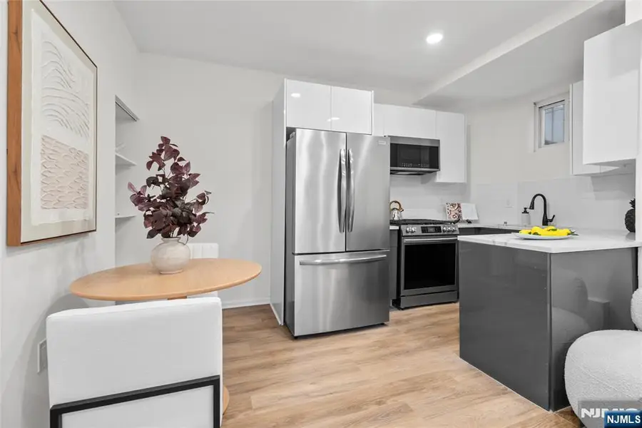 407 Park Avenue, Weehawken, NJ 07086 - Image #2