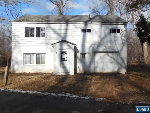 221 Boulevard Drive, Wayne, NJ 07470