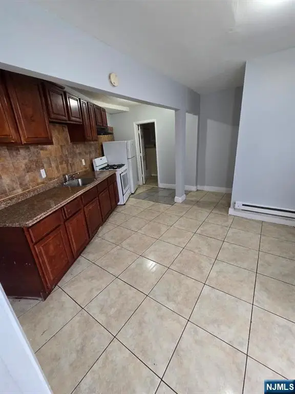 588 10th Street, Newark, NJ 07103 - #3