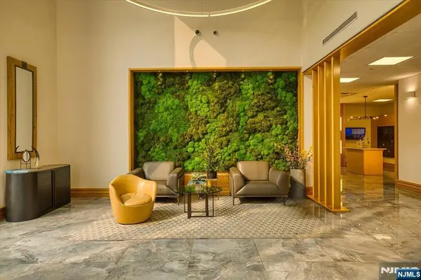 3 Somerset 113, Edgewater, NJ 07020