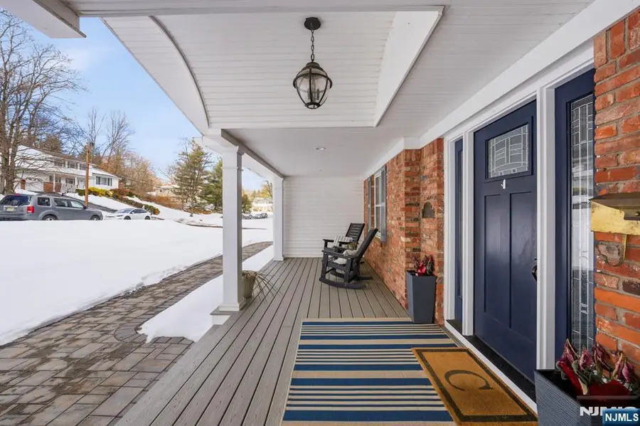 18 Laura Lane, Park Ridge, NJ 07656 - #3