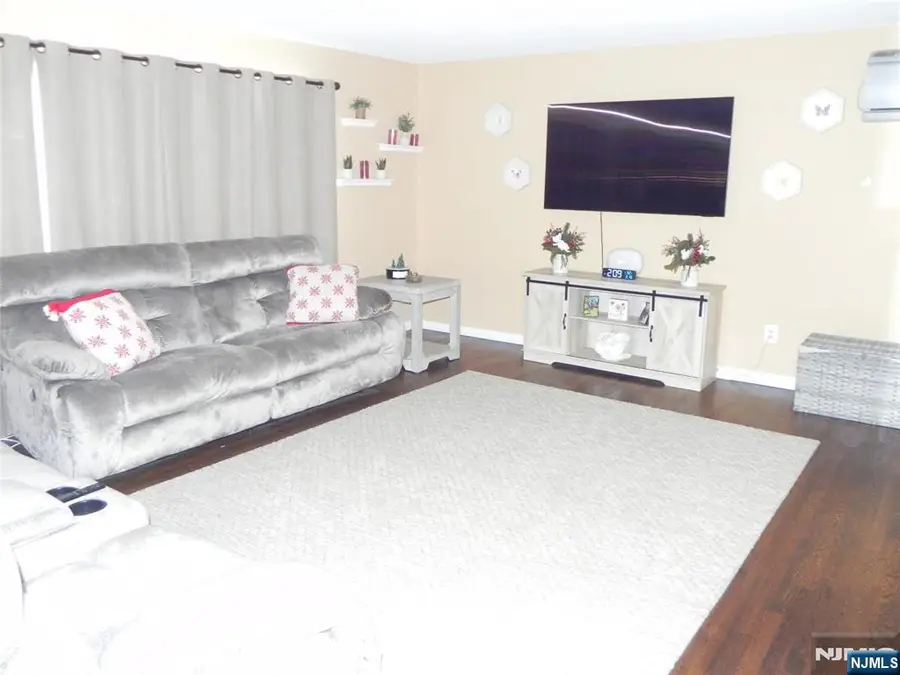 18 La Rosa Drive, Little Ferry, NJ 07643 - #2