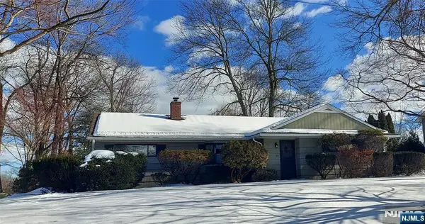 412 Flaker Drive, Wyckoff, NJ 07481