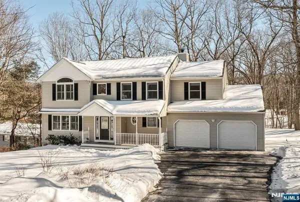 25 Alta Vista Drive, Ringwood, NJ 07456