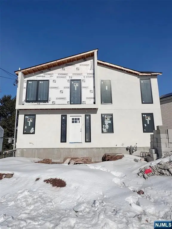 40 Franklin Avenue, Fairview, NJ 07022