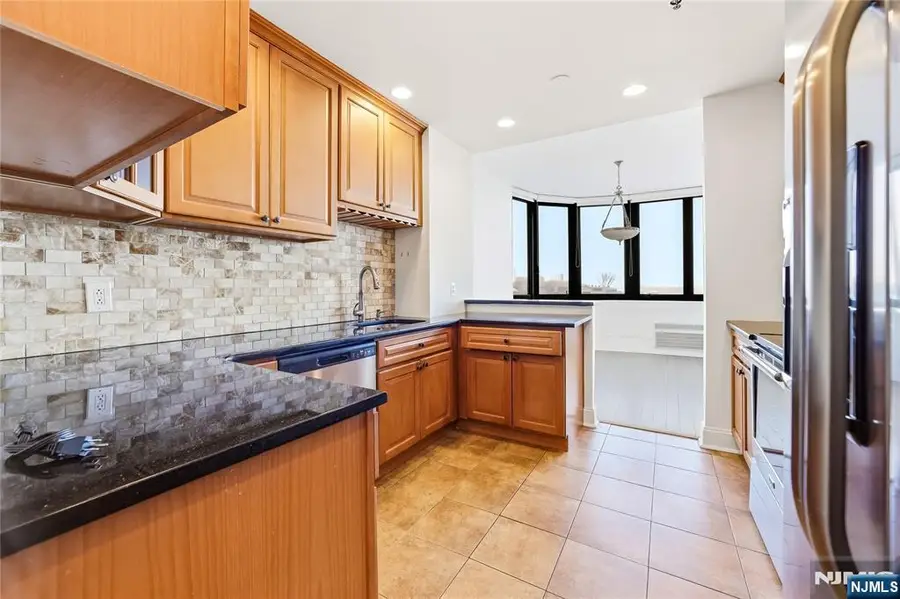 100 Winston Drive 5MN, Cliffside Park, NJ 07010 - #2