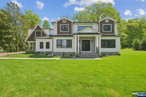 5 Foxcroft Drive, Livingston, NJ 07039