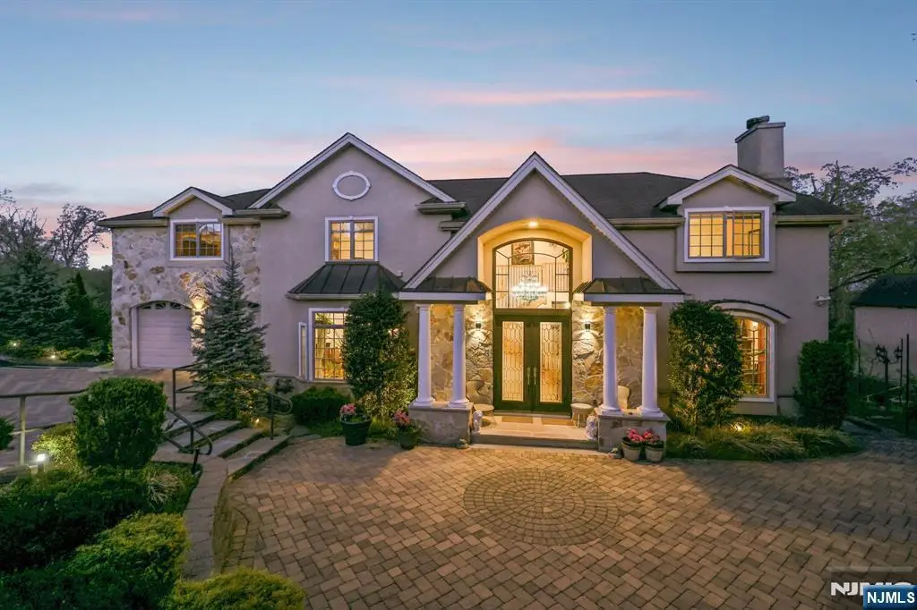 22 Anton Court, Woodcliff Lake, NJ 07677 - #1