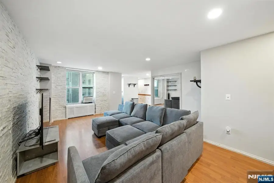 50 Glenwood Avenue 702, Jersey City, NJ 07306 - #3