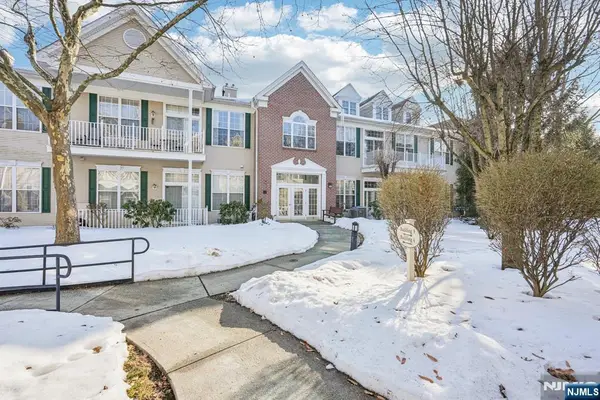 516 Four Seasons Drive, Wayne, NJ 07470