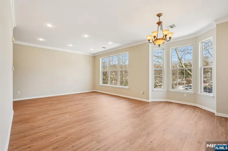 516 Four Seasons Drive, Wayne, NJ 07470 - #2