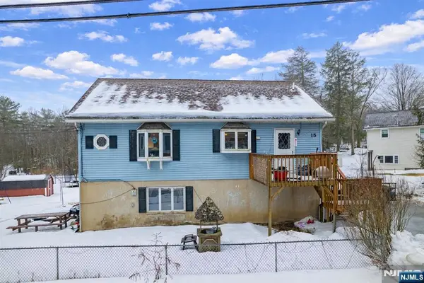 15 Hanover Road, West Milford, NJ 07421