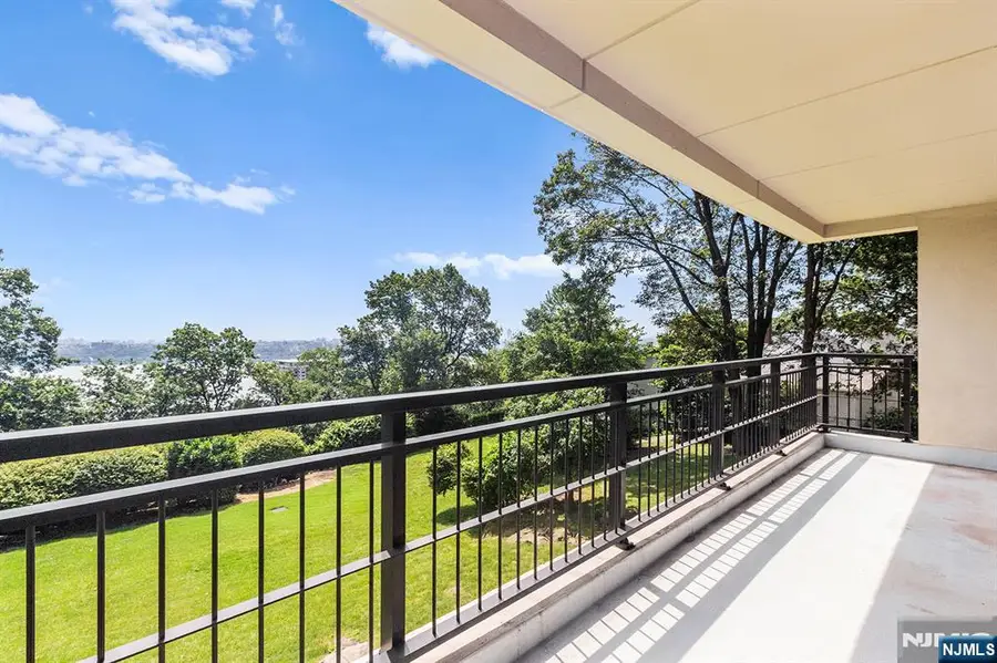 1 Horizon G2, Fort Lee, NJ 07024 - #3