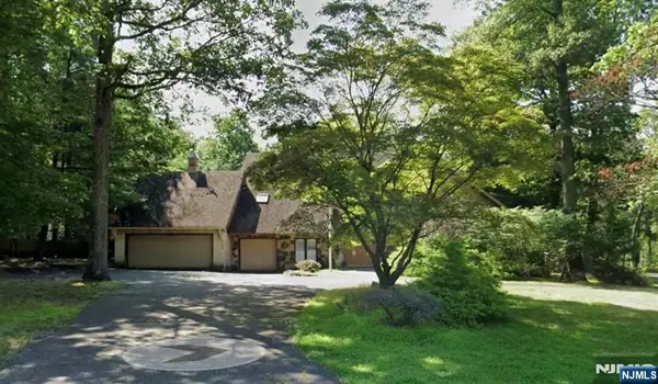 793 Iron Latch Road, Franklin Lakes, NJ 07417