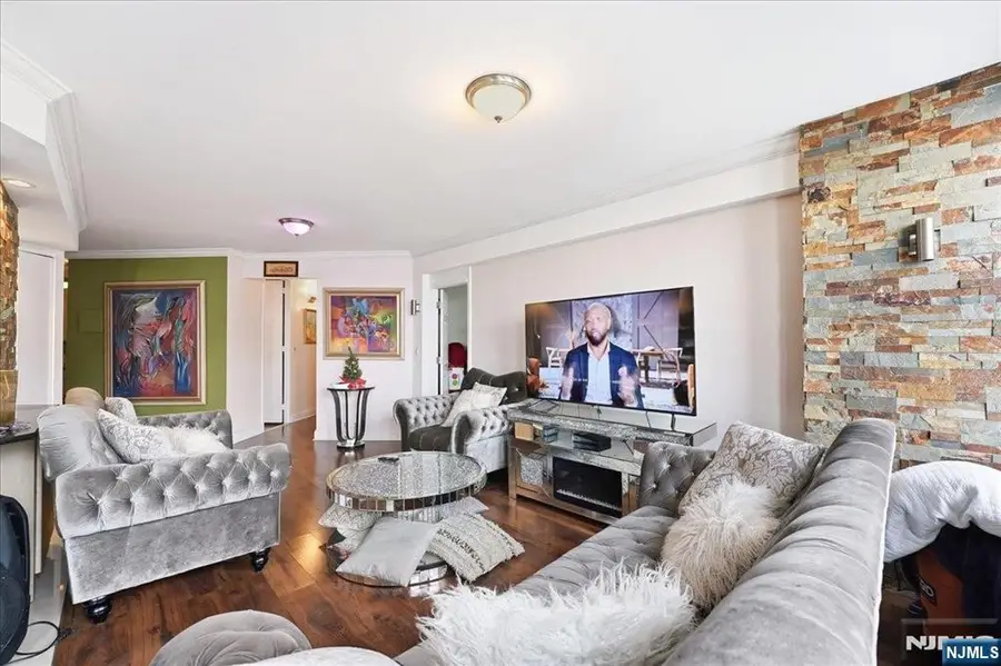 7004 Boulevard East 8C, Guttenberg, NJ 07093 - #2