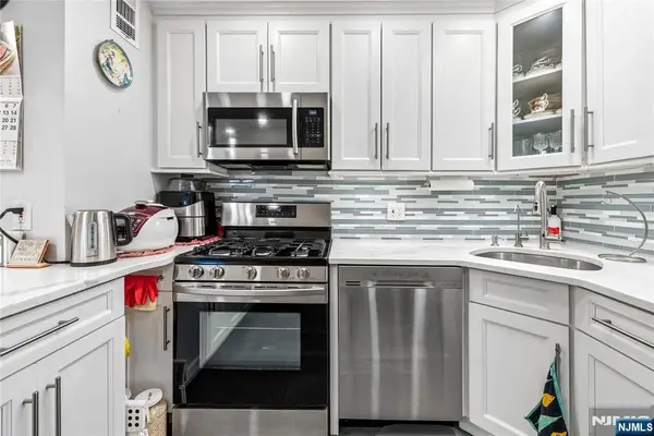 555 North Avenue 6N, Fort Lee, NJ 07024