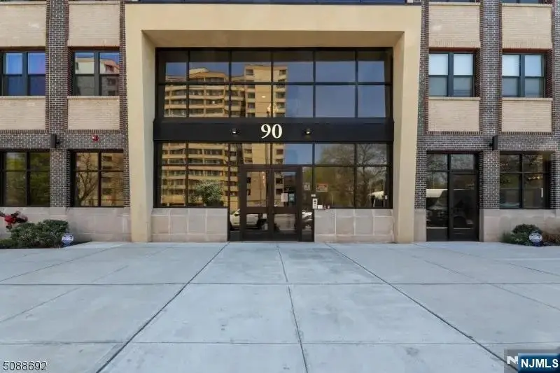 90 Clinton 206, Newark, NJ 07114 - #1