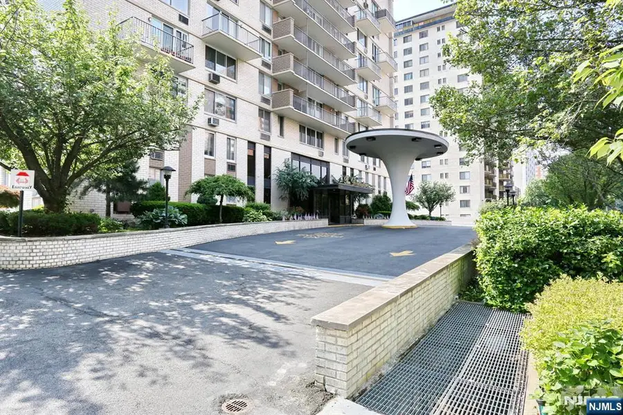 160 Overlook Avenue 4C, Hackensack, NJ 07601 - #3