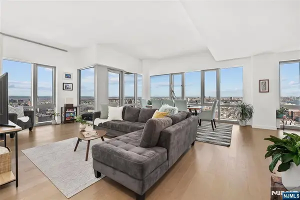 75 Park Lane 3701, Jersey City, NJ 07310