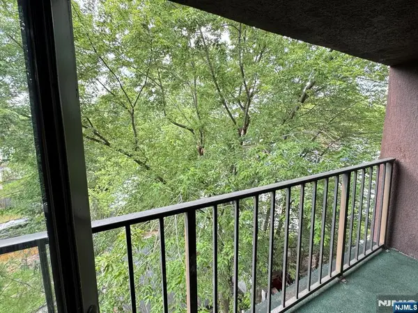 55 Clinton 502, Hackensack, NJ 07601