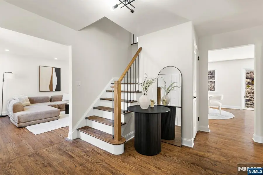 10 Robert Court, Verona, NJ 07044 - #2