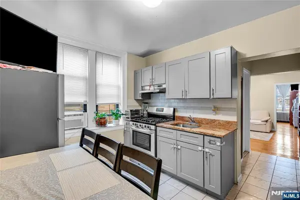 527 34th Street D2, Union City, NJ 07087