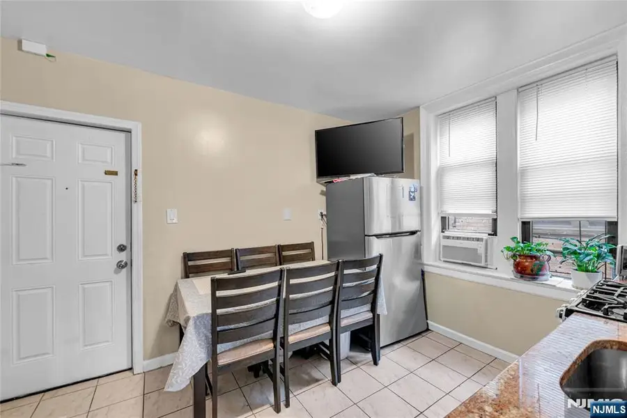 527 34th Street D2, Union City, NJ 07087 - #3