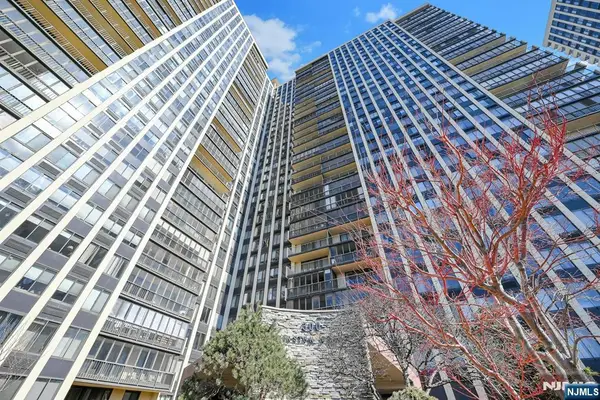 300 Winston Drive 919, Cliffside Park, NJ 07010