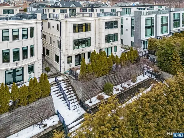 1228 River Road, Edgewater, NJ 07020