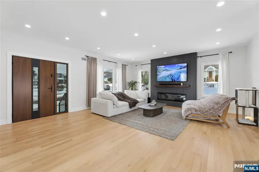 6 Hillside Terrace, Wallington, NJ 07057 - #3