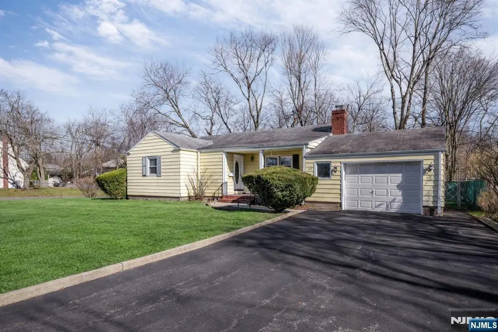 704 Evans Street, Paramus, NJ 07652 - #1