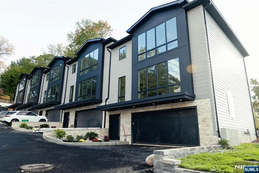 401 C Grand Avenue 401 C, Leonia, NJ 07605 - #2