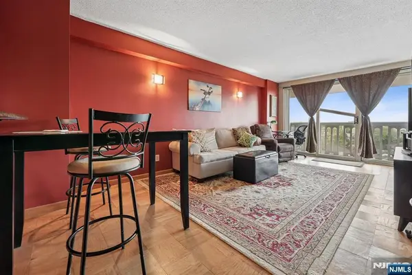 555 North Avenue 8W, Fort Lee, NJ 07024