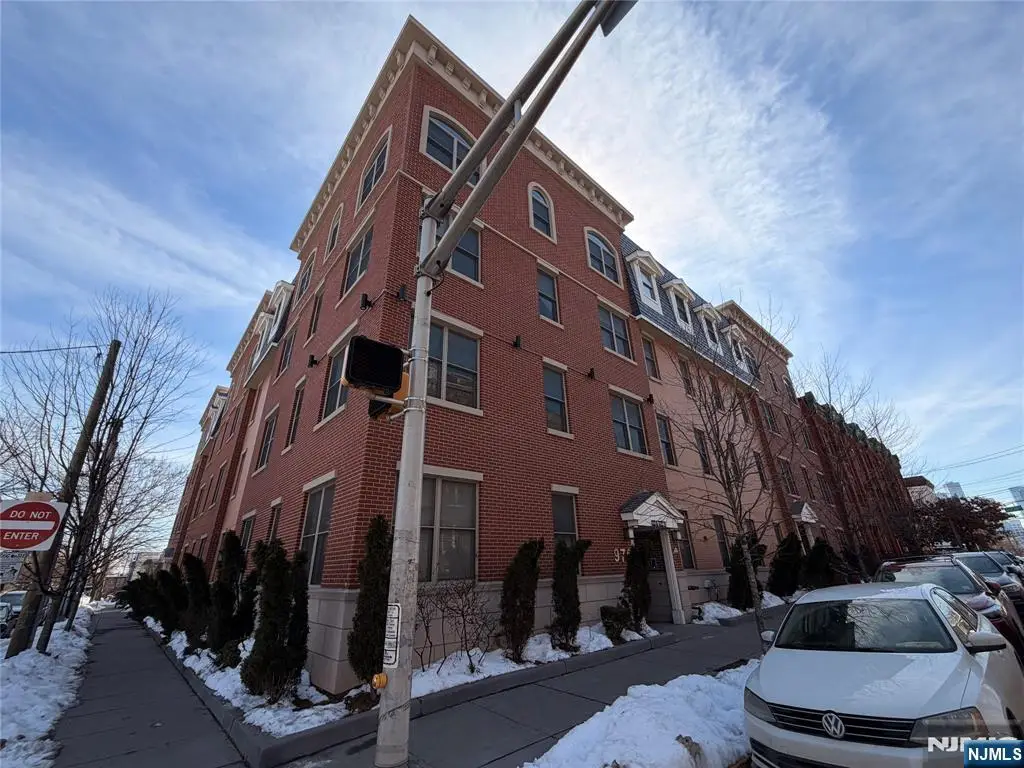 972 Summit Avenue 401, Jersey City, NJ 07307 - #1