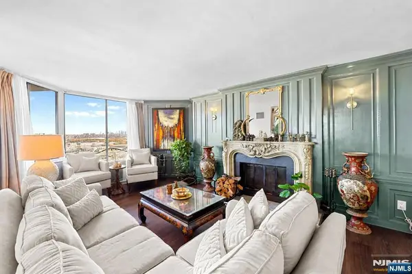 2005 Harmon Cove Tower, Secaucus, NJ 07094