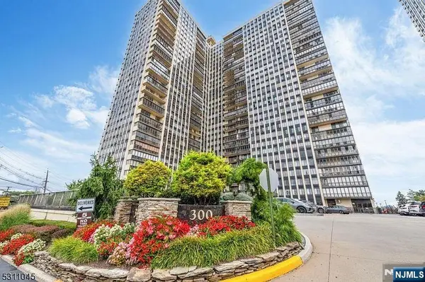 300 Winston Drive C1008, Cliffside Park, NJ 07010