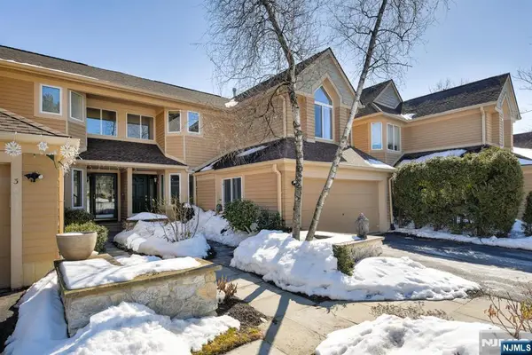 5 Sugar Maple Lane, Hamburg, NJ 07419