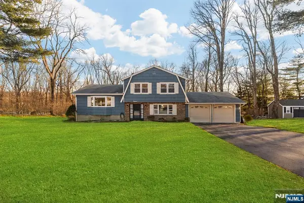 11 Grover Street, Roxbury Township, NJ 07876