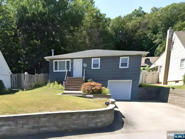 10 Sunrise Avenue, Bloomingdale, NJ 07403