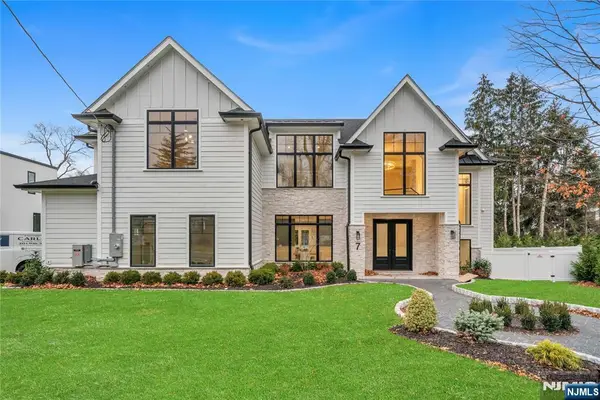 7 Central Avenue, Demarest, NJ 07627